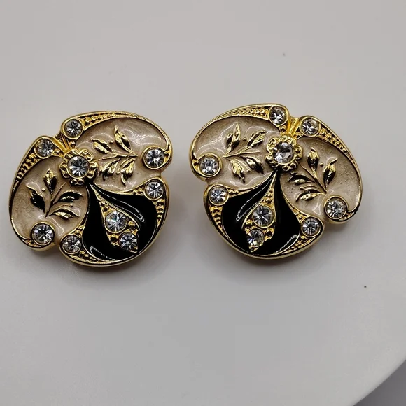 Exquisite Vintage Clip Earrings - Picture 7 of 8